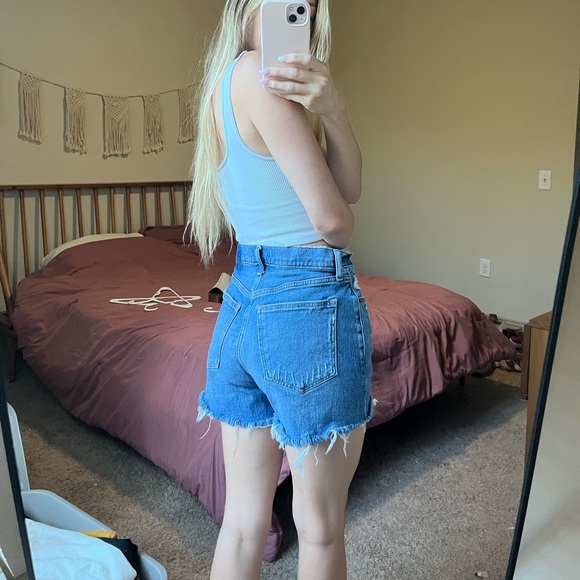 SOLD ON CROSSPOST Abercrombie and Fitch high rise mom short - Picture 3 of 10